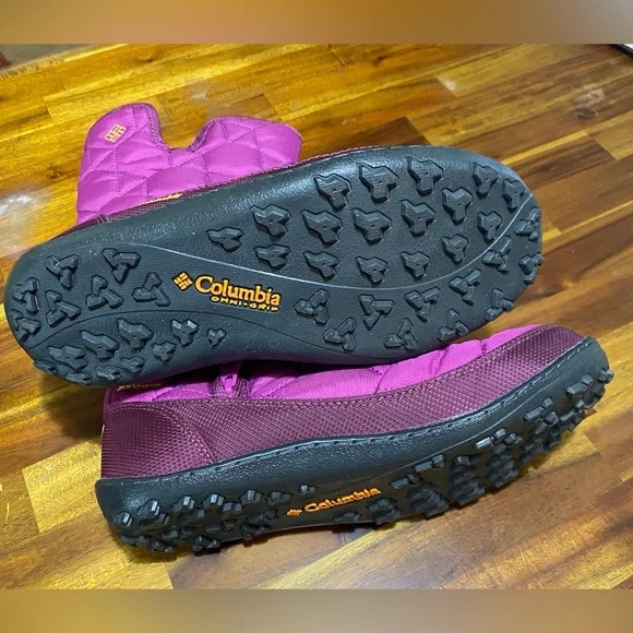 NWT Columbia Women's Magenta Quilted Boots waterproof. - Picture 2 of 8
